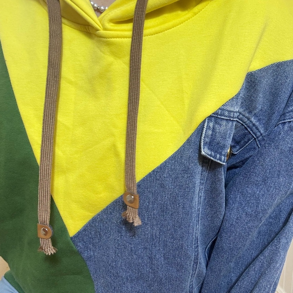 New Colorblock Hoodie with Denim and Buckle Details - Picture 2 of 13